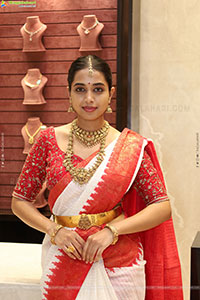 Krithika Poses with Jewellery, HD Gallery