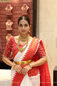 Krithika Poses with Jewellery, HD Gallery