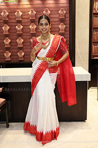 Krithika Poses with Jewellery, HD Gallery