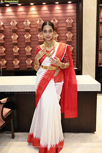 Krithika Poses with Jewellery, HD Gallery