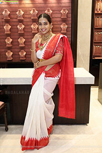 Krithika Poses with Jewellery, HD Gallery