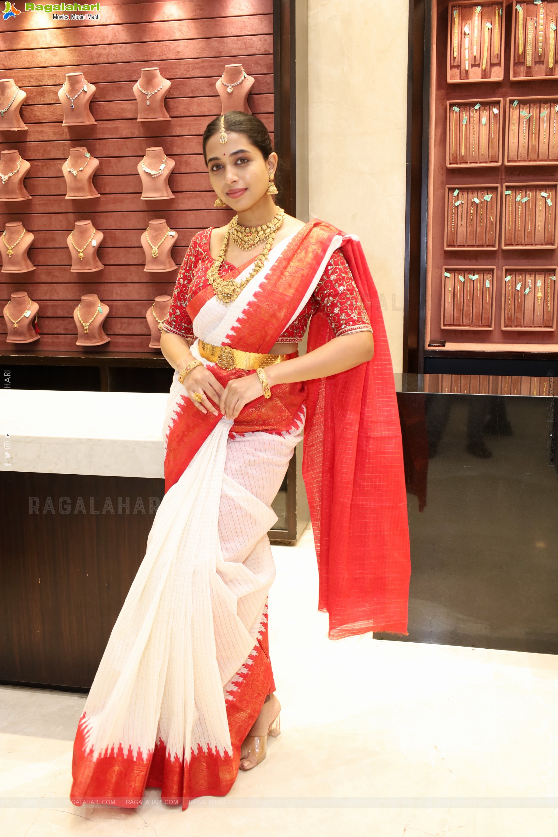 Krithika Poses with Jewellery, HD Gallery