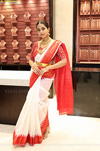 Krithika Poses with Jewellery, HD Gallery