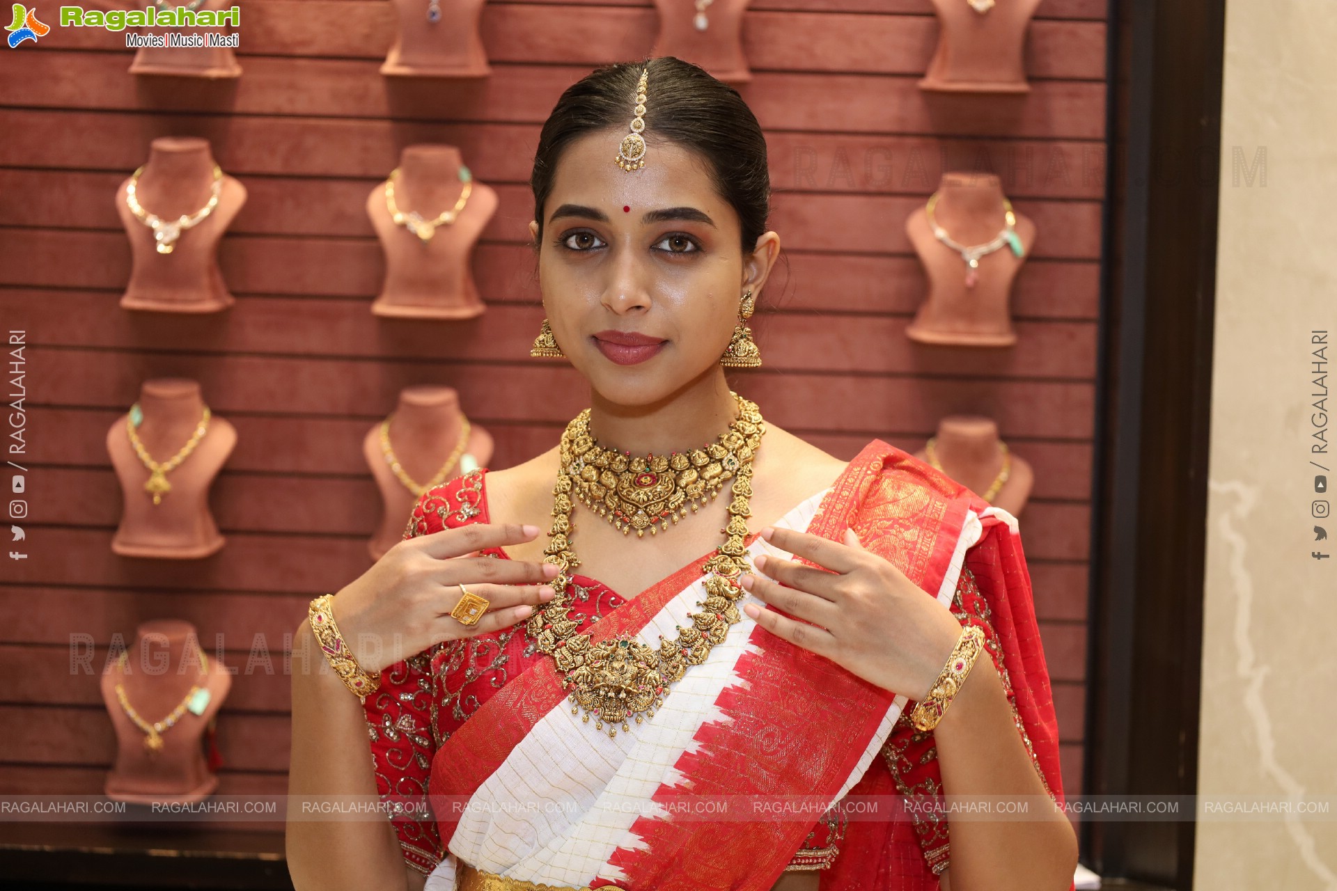 Krithika Poses with Jewellery, HD Gallery