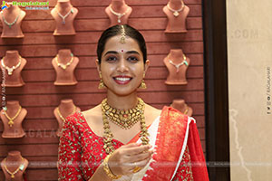 Krithika Poses with Jewellery, HD Gallery