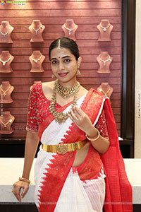 Krithika Poses with Jewellery, HD Gallery