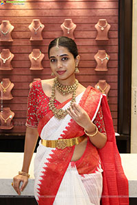 Krithika Poses with Jewellery, HD Gallery