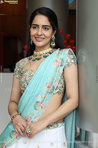 Malvi Malhotra at Hi Life Exhibition Launch, HD Gallery