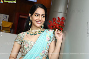 Malvi Malhotra at Hi Life Exhibition Launch, HD Gallery