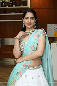 Malvi Malhotra at Hi Life Exhibition Launch, HD Gallery