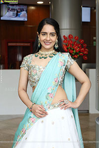 Malvi Malhotra at Hi Life Exhibition Launch, HD Gallery