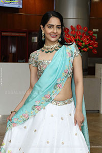 Malvi Malhotra at Hi Life Exhibition Launch, HD Gallery