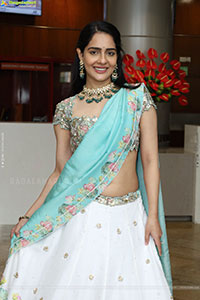 Malvi Malhotra at Hi Life Exhibition Launch, HD Gallery