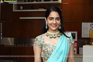 Malvi Malhotra at Hi Life Exhibition Launch, HD Gallery