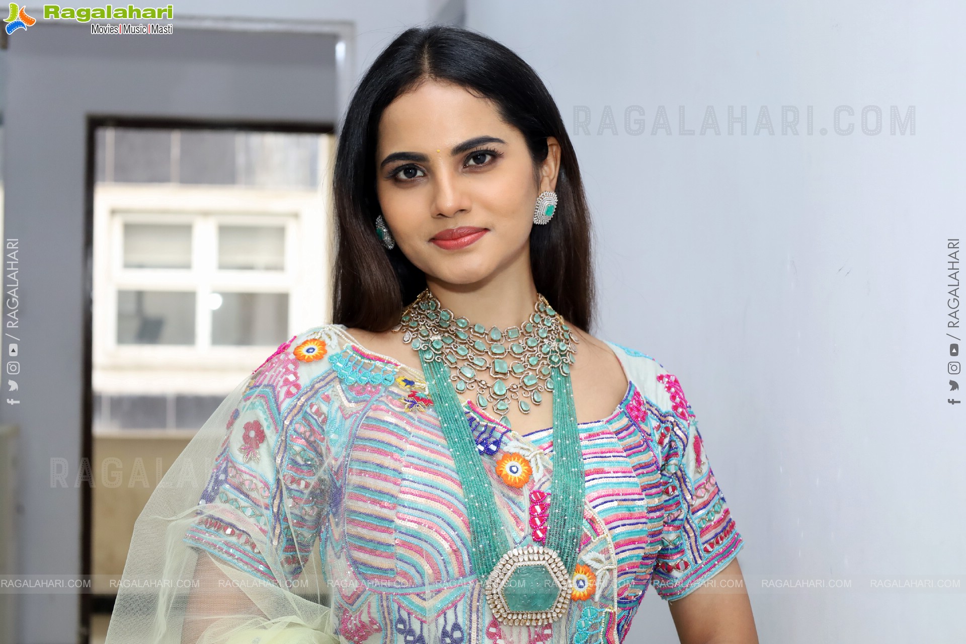 Priyanka Chowdary Poses With Gold Jewellery, HD Gallery