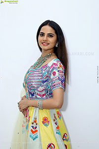Priyanka Chowdary Poses With Gold Jewellery, HD Gallery