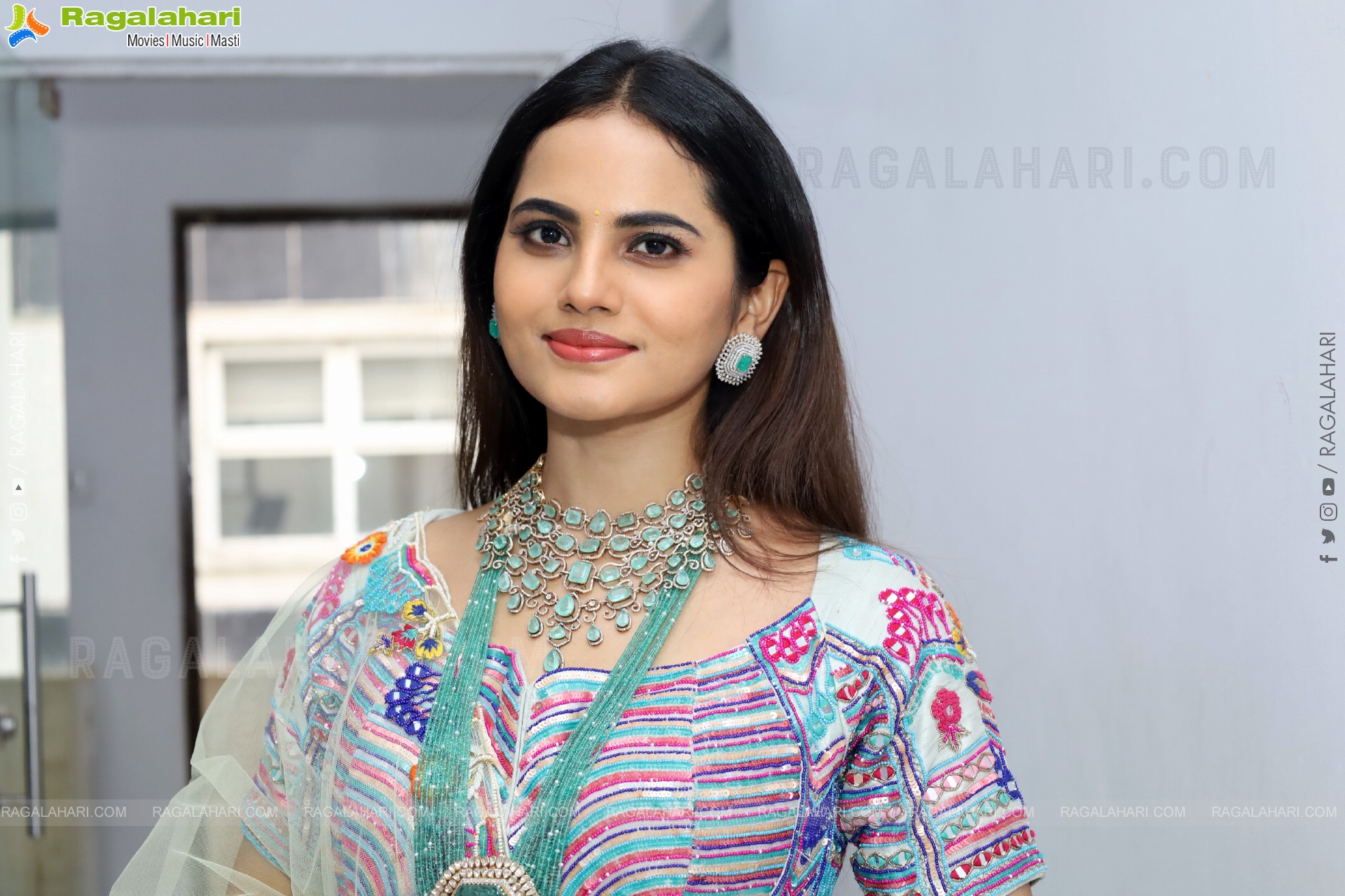 Priyanka Chowdary Poses With Gold Jewellery, HD Gallery