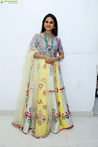 Priyanka Chowdary Poses With Gold Jewellery, HD Gallery
