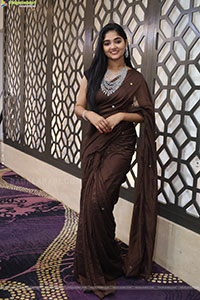 Gayathri Kothapalli stills in Traditional Saree