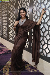 Gayathri Kothapalli stills in Traditional Saree