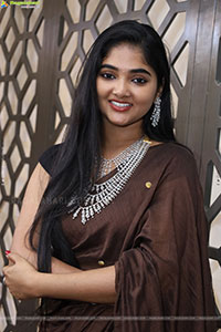 Gayathri Kothapalli stills in Traditional Saree