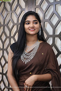 Gayathri Kothapalli stills in Traditional Saree