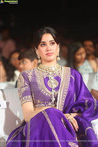 Janhvi Kapoor at Peddi Ki Aawaz Grand Event, HD Gallery 