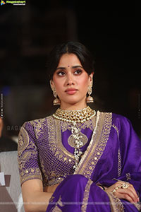 Janhvi Kapoor at Peddi Ki Aawaz Grand Event, HD Gallery 
