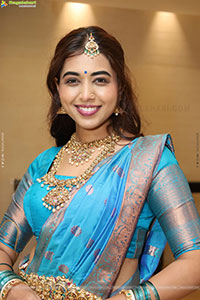 Krithika Poses with Traditional Jewellery, HD Gallery