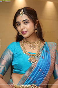Krithika Poses with Traditional Jewellery, HD Gallery