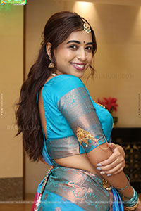 Krithika Poses with Traditional Jewellery, HD Gallery