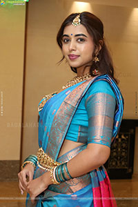 Krithika Poses with Traditional Jewellery, HD Gallery
