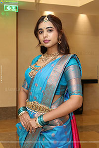 Krithika Poses with Traditional Jewellery, HD Gallery