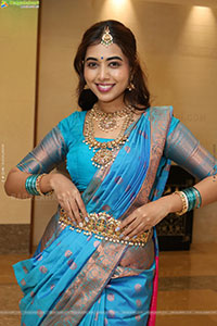 Krithika Poses with Traditional Jewellery, HD Gallery