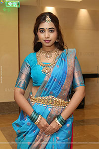 Krithika Poses with Traditional Jewellery, HD Gallery