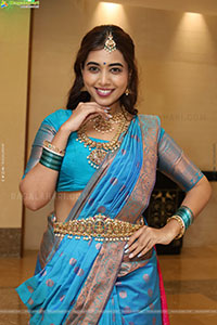Krithika Poses with Traditional Jewellery, HD Gallery