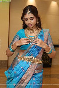 Krithika Poses with Traditional Jewellery, HD Gallery