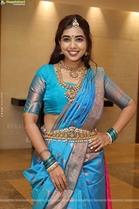 Krithika Poses with Traditional Jewellery, HD Gallery