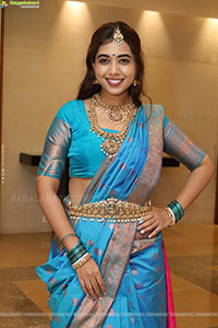 Krithika Poses with Traditional Jewellery, HD Gallery