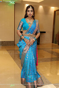 Krithika Poses with Traditional Jewellery, HD Gallery