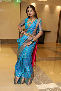 Krithika Poses with Traditional Jewellery, HD Gallery