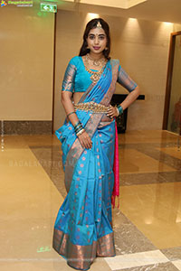 Krithika Poses with Traditional Jewellery, HD Gallery