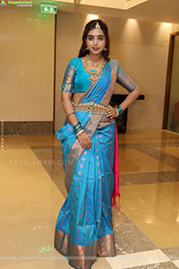 Krithika Poses with Traditional Jewellery, HD Gallery