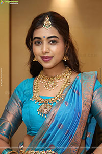 Krithika Poses with Traditional Jewellery, HD Gallery