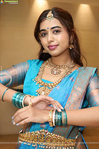 Krithika Poses with Traditional Jewellery, HD Gallery