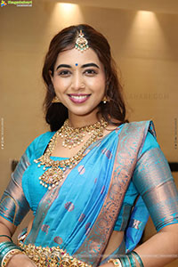 Krithika Poses with Traditional Jewellery, HD Gallery