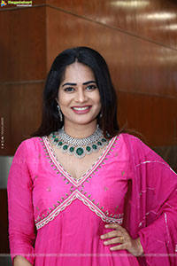Naziya Khan at Hi Life Summer Special Exhibition, HD Gallery
