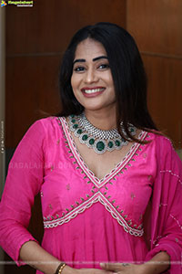 Naziya Khan at Hi Life Summer Special Exhibition, HD Gallery