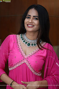 Naziya Khan at Hi Life Summer Special Exhibition, HD Gallery