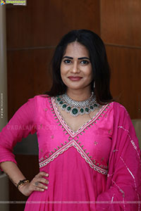 Naziya Khan at Hi Life Summer Special Exhibition, HD Gallery